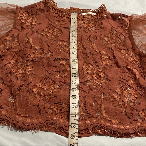 Peach Lace Zip Up Blouse Size Medium - Picture 9 of 9